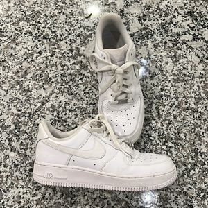 EUC NIKE Air Force 1 ‘07white sneakers - 7.5